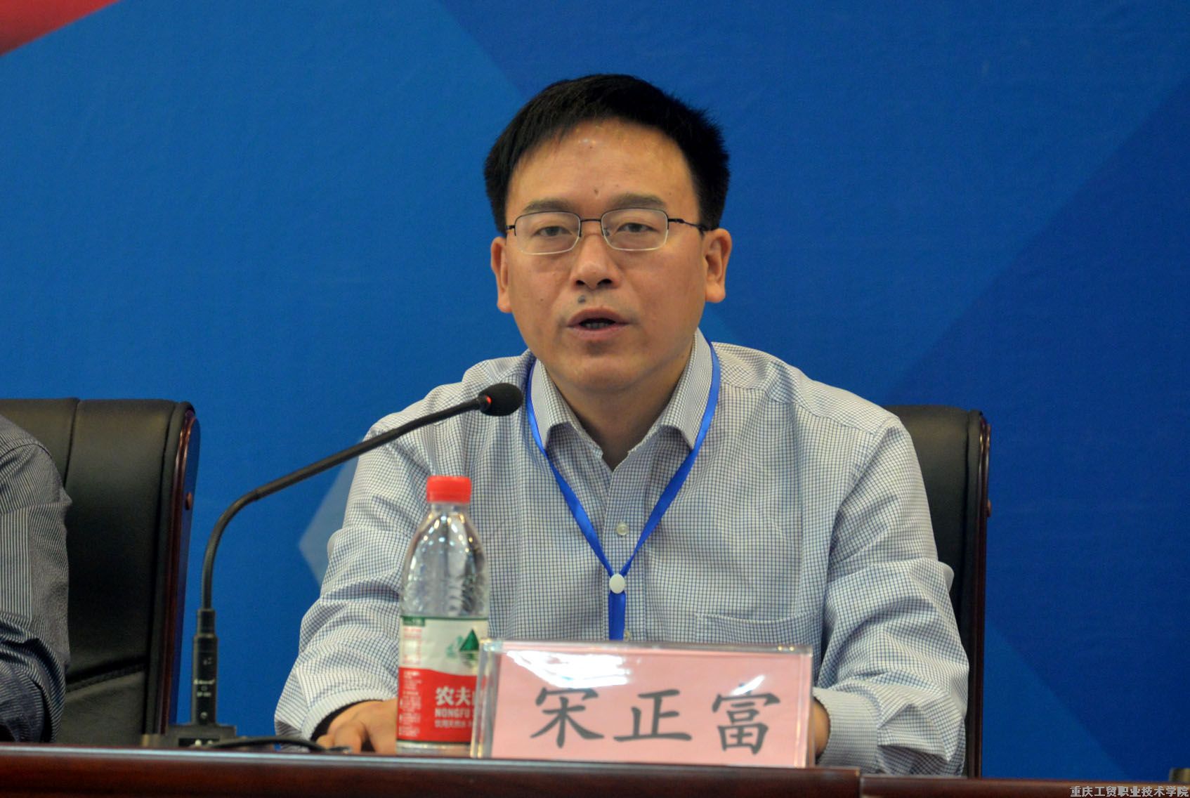 全国纺织服装职业教育教学指导委员会鞋服饰品及箱包专业指导委员会换届大会在我院举行