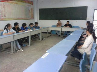 我系进行期中教学检查及学生座谈会