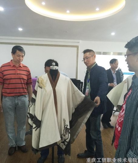 首届“重庆工贸职院杯”全国鞋服饰品及箱包设计大赛在我院举行